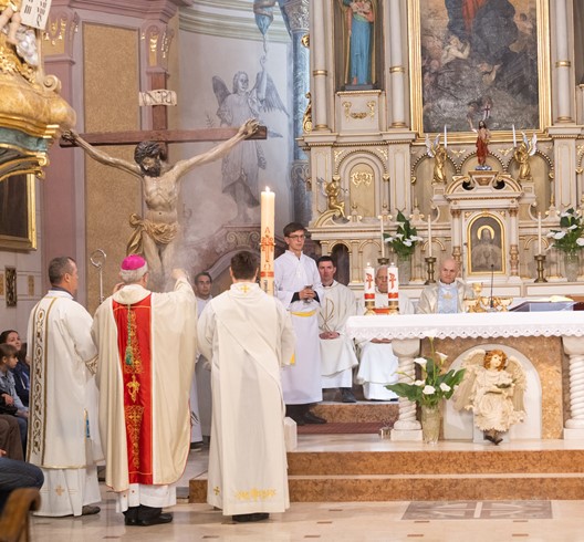 ​Biskup Gorski blagoslovio obnovljenu crkvu Uznesenja Blažene Djevice Marije u Stenjevcu